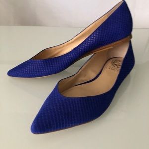 Vince Camuto royal blue snakeskin flats